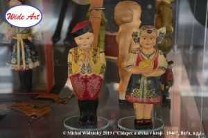 © Michal Widenský 2019 ("Chlapec a dívka v kroji - 1946", Baťa n.p.)